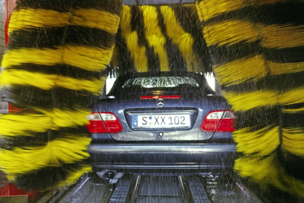 Gerade die Deutschen sind stolze Autobesitzer: Und eine gründliche Wagenwäsche gehört für sie einfach zum Frühjahrsputz dazu.