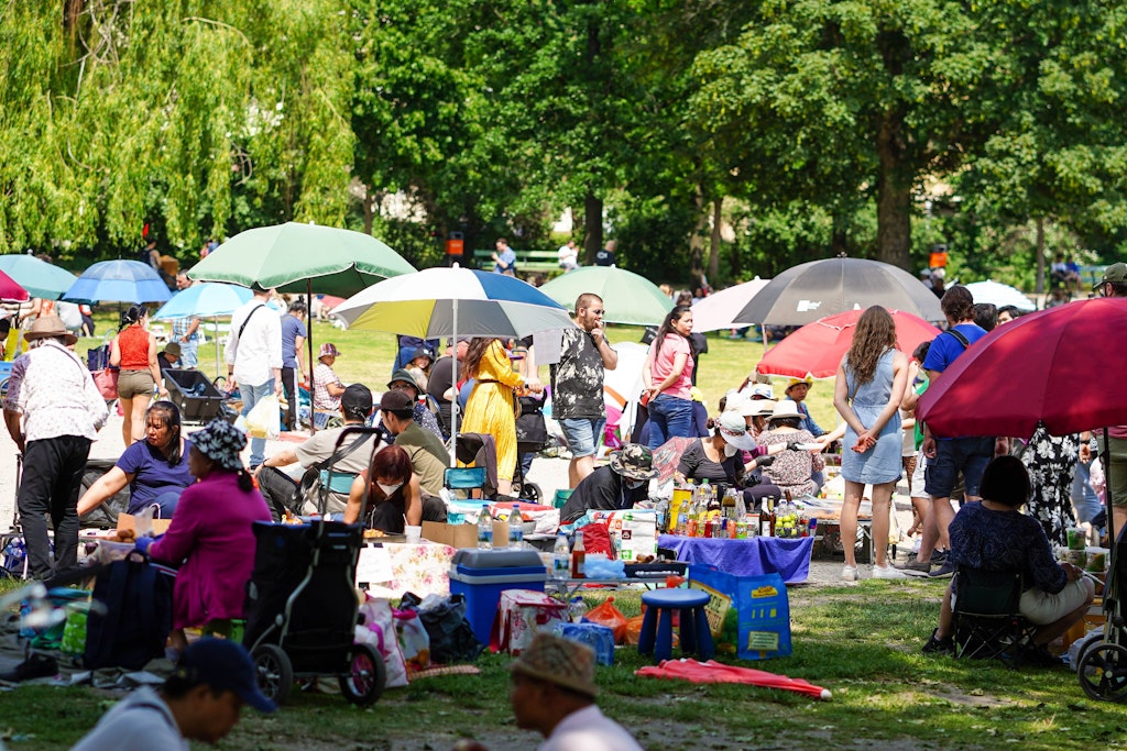 Der Preußenpark verwandelt sich jeden Sommer in eine Fressmeile mit thailändischen Spezialitäten.