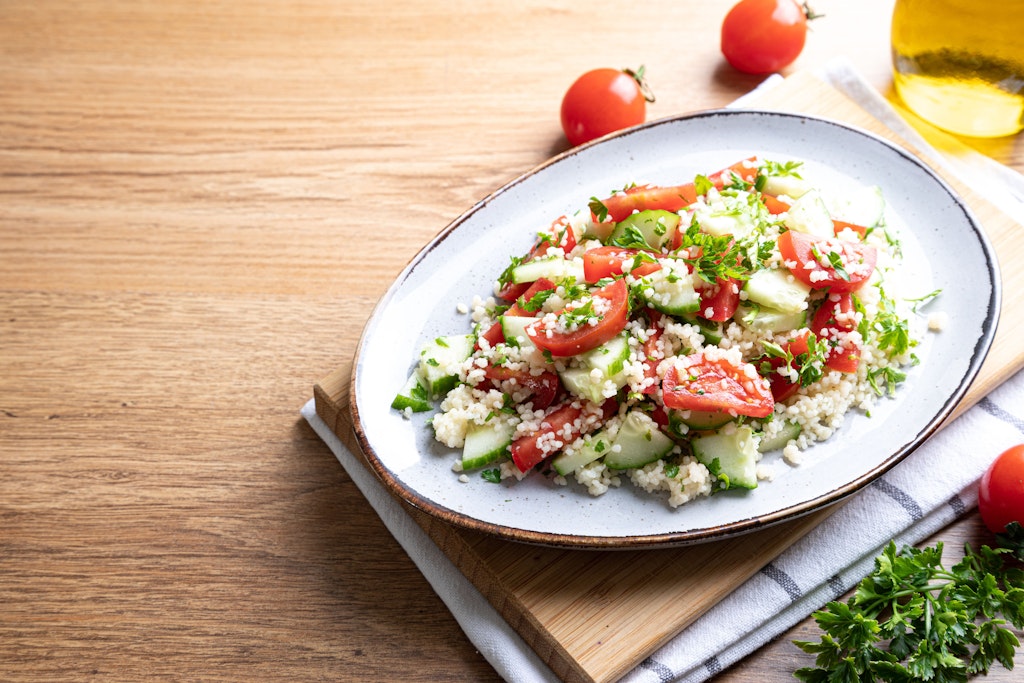 Tabouleh gilt als Sattmacher-Salat und ist eine leckere Alternative zum Kartoffelsalat auf jedem Grillbuffet.