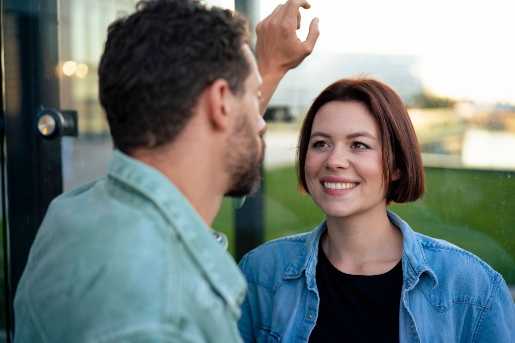 Laut Horoskop gibt es einige Sternzeichen, die extrem schlecht im Flirten sind.