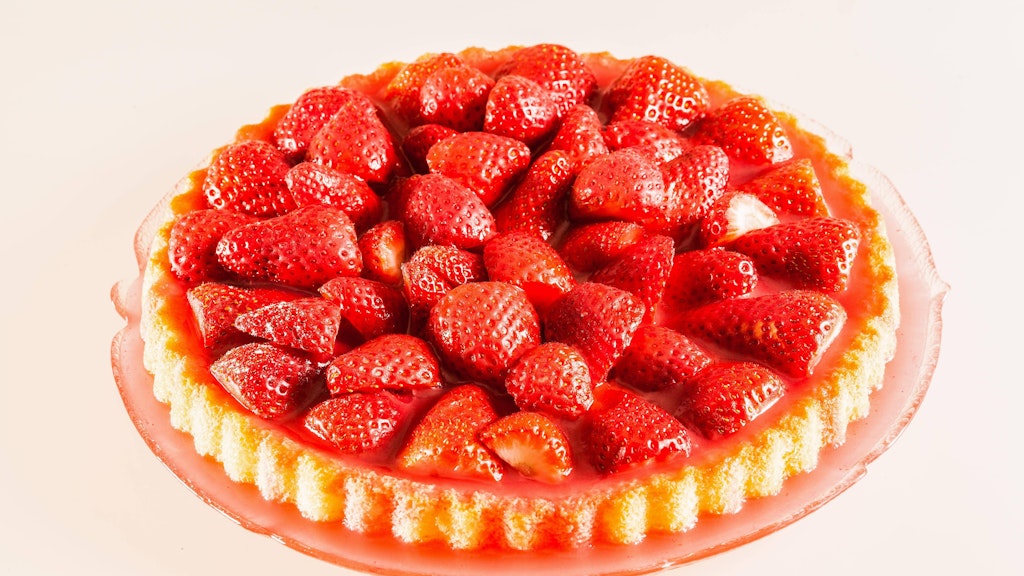 Der Erdbeerkuchen mit Pudding ist schnell gemacht und ein echter Gaumenschmaus.