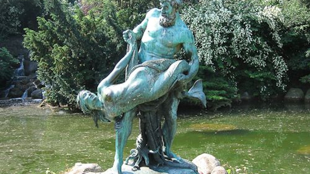 Die Bronzeskulptur „Der seltene Fang“ des Künstlers Ernst Gustav Herter (1846–1917) sorgt in Berlin für Streit.