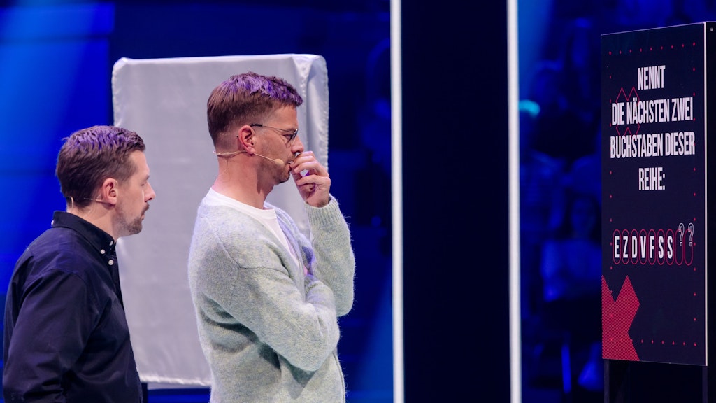 Im Finale von Joko und Klaas gegen ProSieben müssen Joko Winterscheidt und Klaas Heufer-Umlauf Kinder-Rätsel lösen.