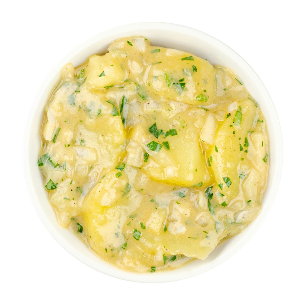 Dieser Kartoffelsalat setzt auf einfache Zutaten, das Rezept ist schnell umgesetzt.