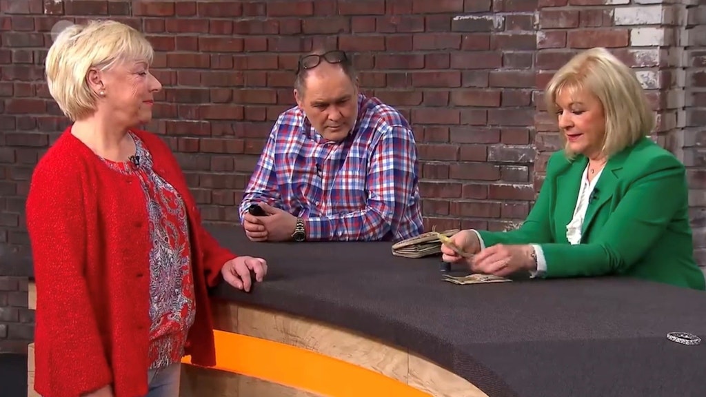 „Bares für Rares“-Händlerin Elke Velten kauft das Armband für 3200 Euro.