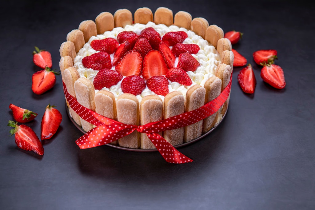 Das leckere Erdbeertiramisu ist schnell zubereitet. Hier das Rezept.