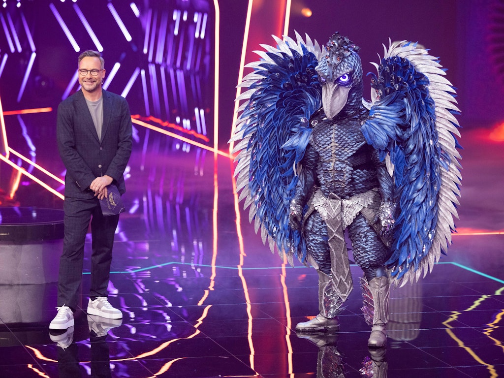 Auch der Schuhschnabel steht im Finale von „The Masked Singer “auf der Bühne – hier mit Moderator Matthias Opdenhövel.
