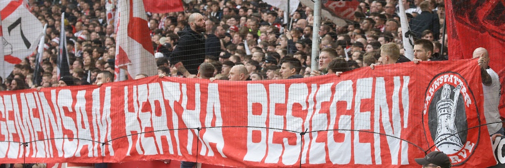 Die Fans des VfB Stuttgart trommelten direkt nach dem Pokal-Aus gegen Frankfurt für das Endspiel um den Klassenerhalt gegen Hertha BSC.