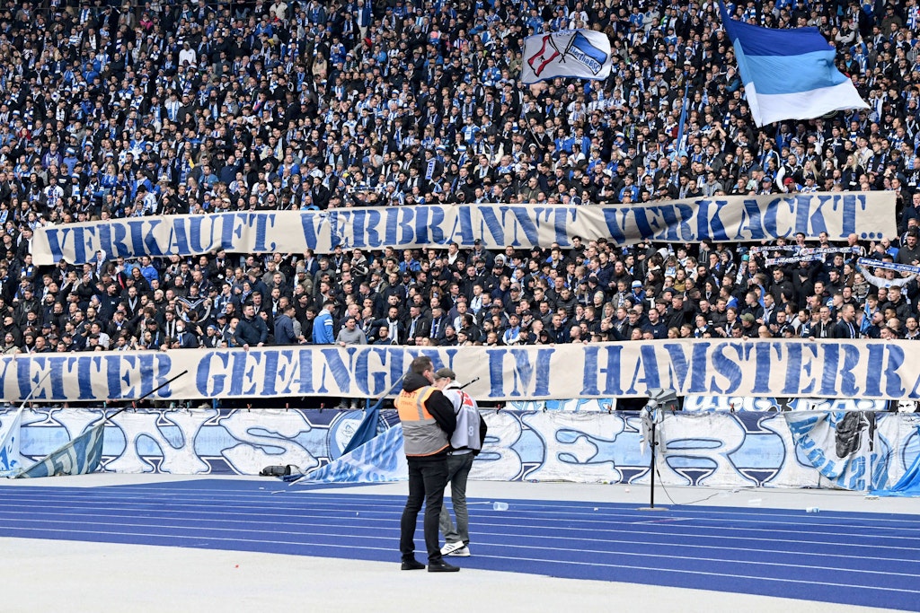 Die Fans in der Ostkurve protestieren seit Wochen gegen den Deal mit Investor 777 Partners.