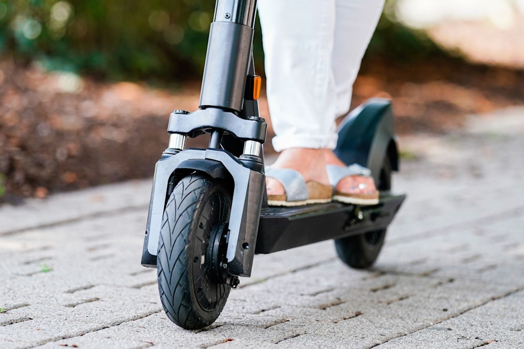 Im vergangenen Jahr gab es 8260 Unfälle mit E-Scootern (Symbolbild).