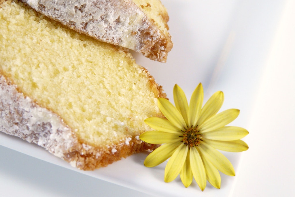 Der leckere Eierlikör-Kuchen ist unglaublich saftig.
