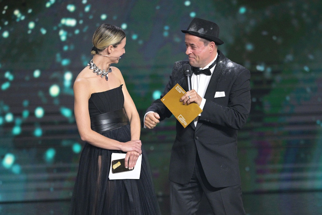 Showeinlage beim Deutschen Filmpreis von Schauspielerin Svenja Jung und ihrem Kollegen Jan Josef Liefers. 