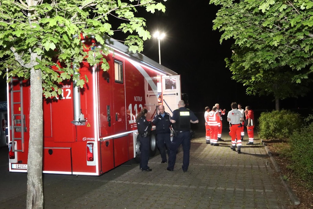 Einsatzkräfte waren stundenlang im Einsatz. Am Freitagmorgen konnte die Rakete vor Ort in Marienfelde gesprengt werden.