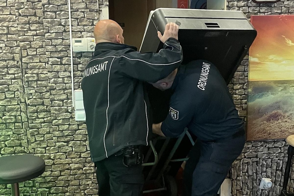 Das Ordnungsamt beschlagnahmte die illegale Spielhölle.