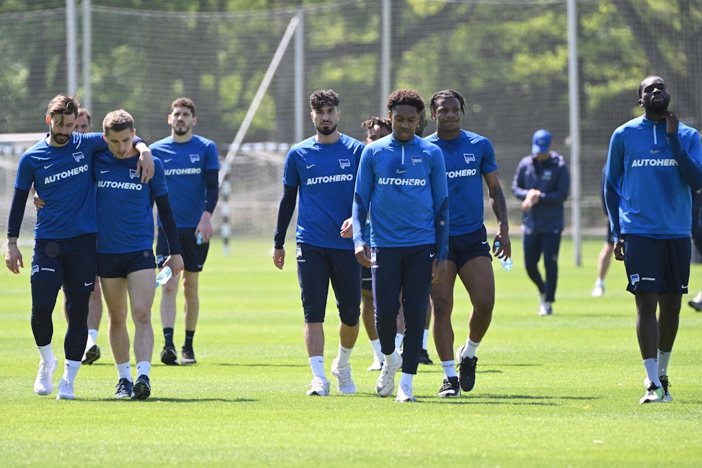 Sehen so Absteiger aus? Die Spieler von Hertha BSC am Sonnabend nach dem 2:5 beim 1. FC Köln.