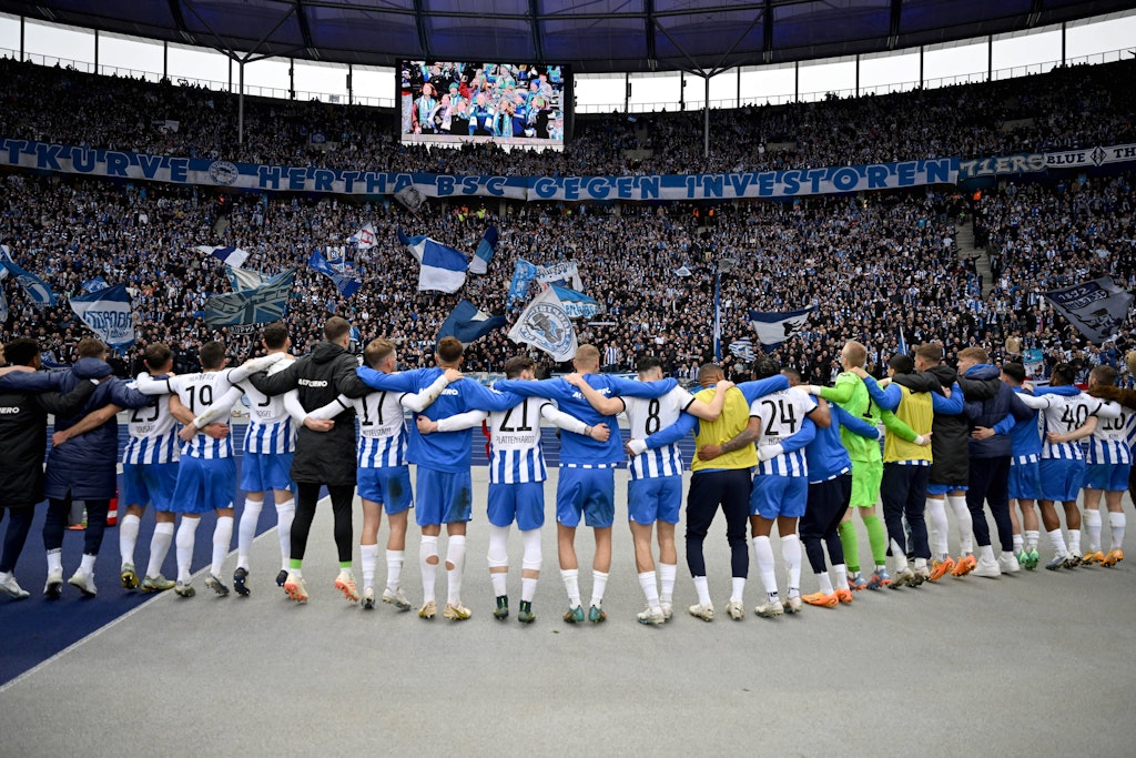 Die Spieler von Hertha BSC können trotz der vielen Niederlagen auf die Unterstützung der Fans im Olympiastadion zählen.