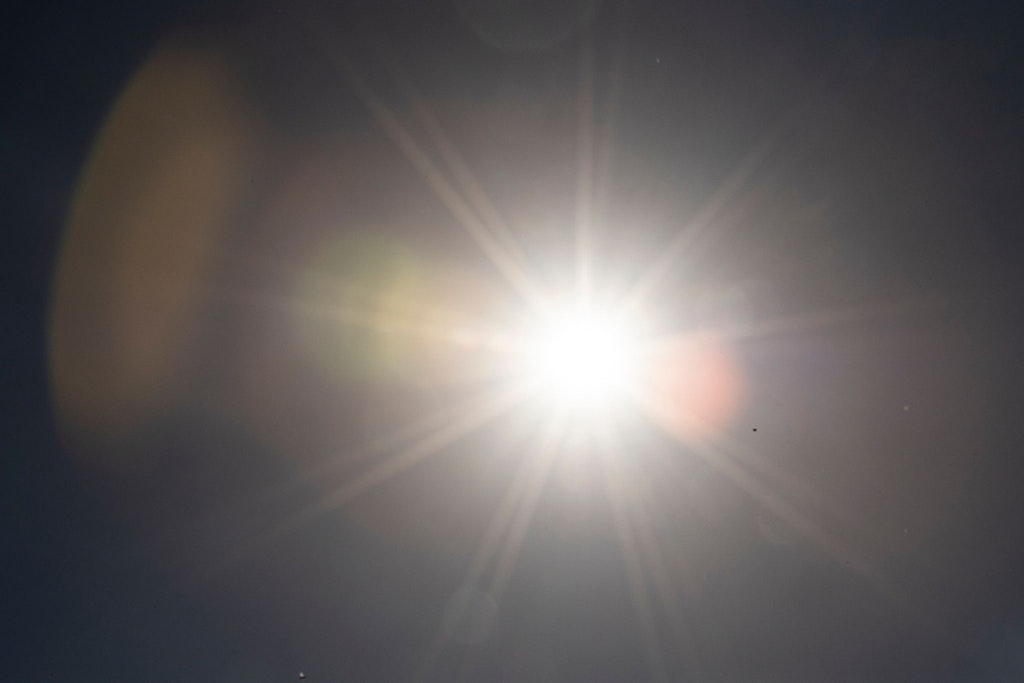 Die Sonne knallt vom Himmel – eine neue Hitzewelle rollt an – eines der Themen im KURIER-Podcast!