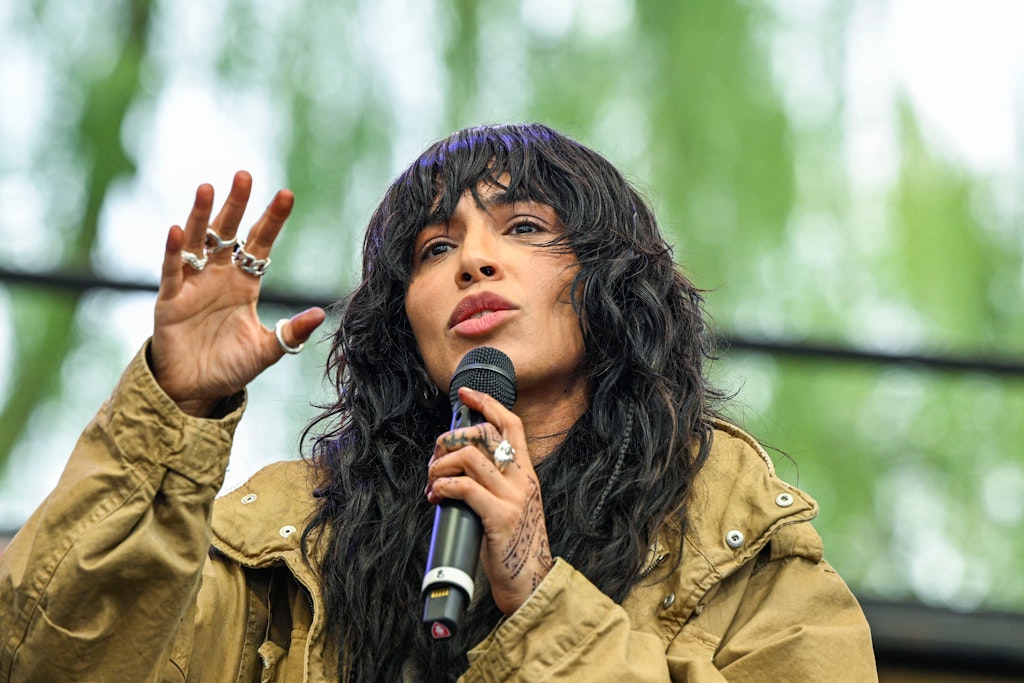 Loreen, Gewinnerin des Eurovision Song Contest 2023, singt auf der Bühne im Kungstradgarden von Stockholm.