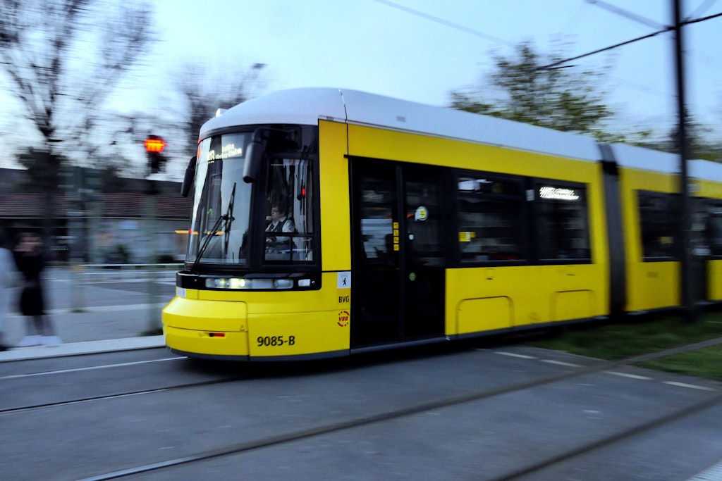 In Prenzlauer Berg beginnen am Freitag Gleisbauarbeiten auf der Wisbyer Straße in Richtung Ostseestraße. (Symbolbild) 
