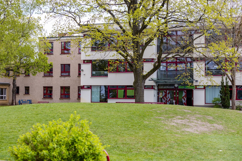 Die Grund- und Oberschule in Burg (Spreewald). Nachdem der Kurort Burg politische Aktionen im Umkreis der Grund- und Oberschule untersagt hatte, endet am Freitag das Verbot.