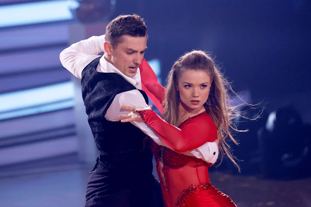 Julia Beautx und Zsolt Sandor Cseke wollen den Pokal mit nach Hause nehmen.