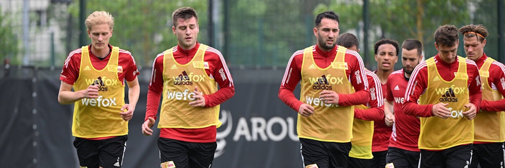 Back for attack. Oder genauer gesagt: Zurück zum Verteidigen. Robin Knoche, Abwehrchef des 1. FC Union (2.v.l.), stieg am Dienstag wieder ins Training ein. 