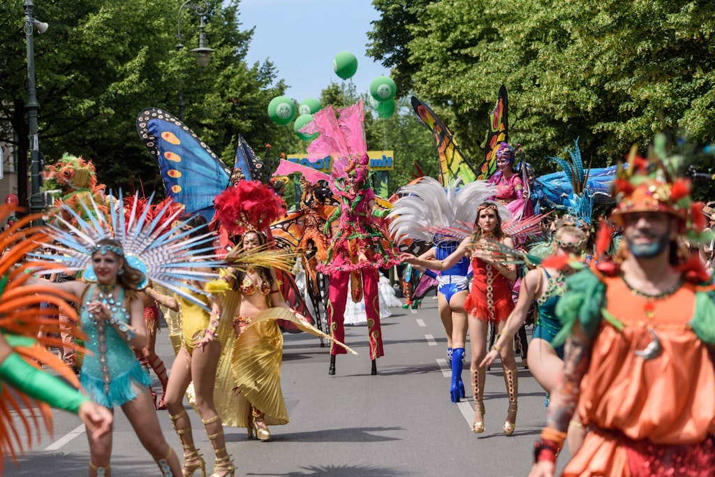 Die Vorbereitungen auf den Karneval der Kulturen werden in Berlin am Donnerstag den Verkehr in der Stadt beeinträchtigen. 