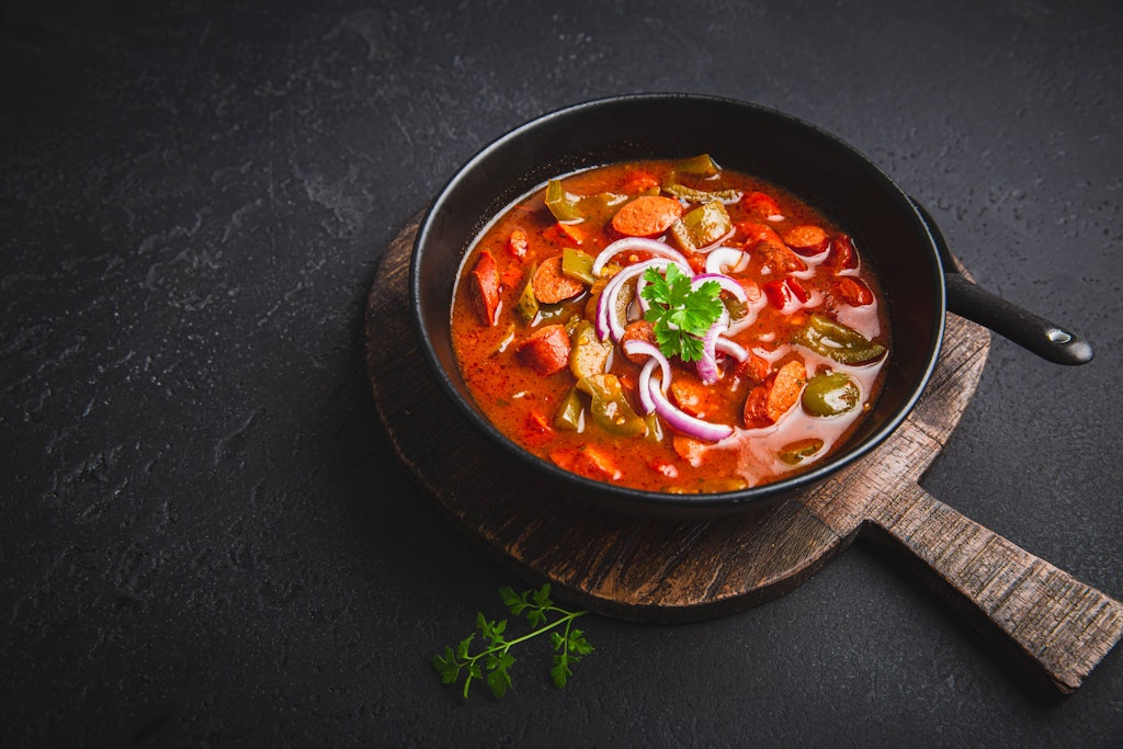 Die leckere Soljanka ist so richtig schön würzig – nach diesem Rezept.
