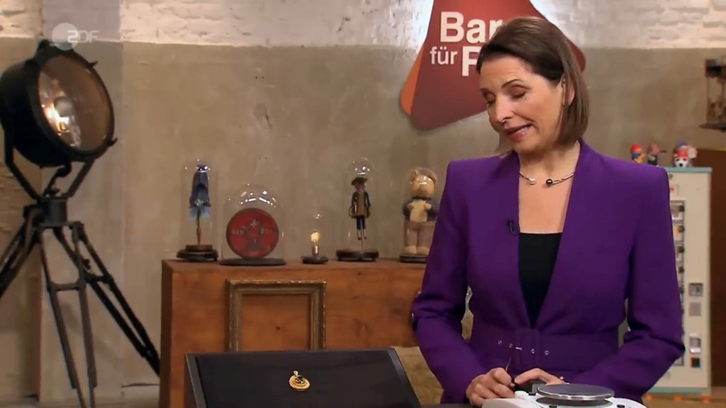 „Bares für Rares“-Expertin Wendela Horz könnte weinen, als sie ihren Schätzpreis nennt.