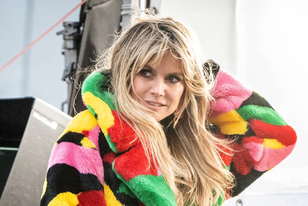 GNTM-Moderatorin Heidi Klum ließ drei Kandidatinnen im Hotel zurück, während sie den den anderen feiern ging.