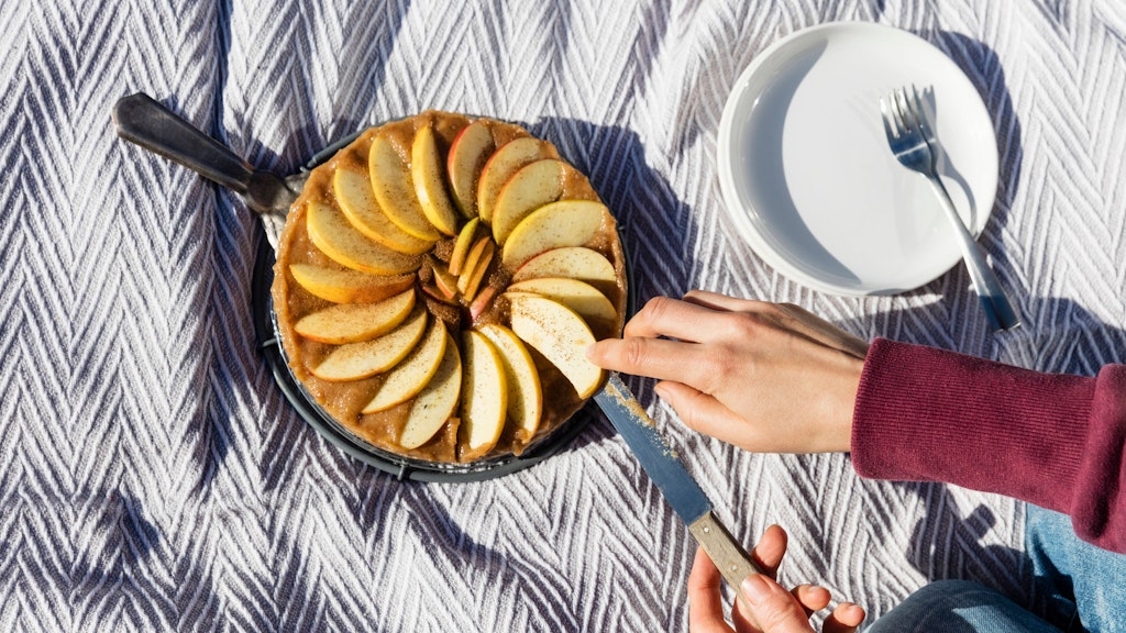 Der schnelle Apfelkuchen ist der pure Genuss - einfach so oder mit Schlagsahne oder Vanilleeis.