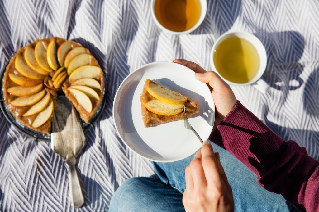 Dieser Apfelkuchen ist ganz schnell gemacht und einfach unglaubliche lecker.