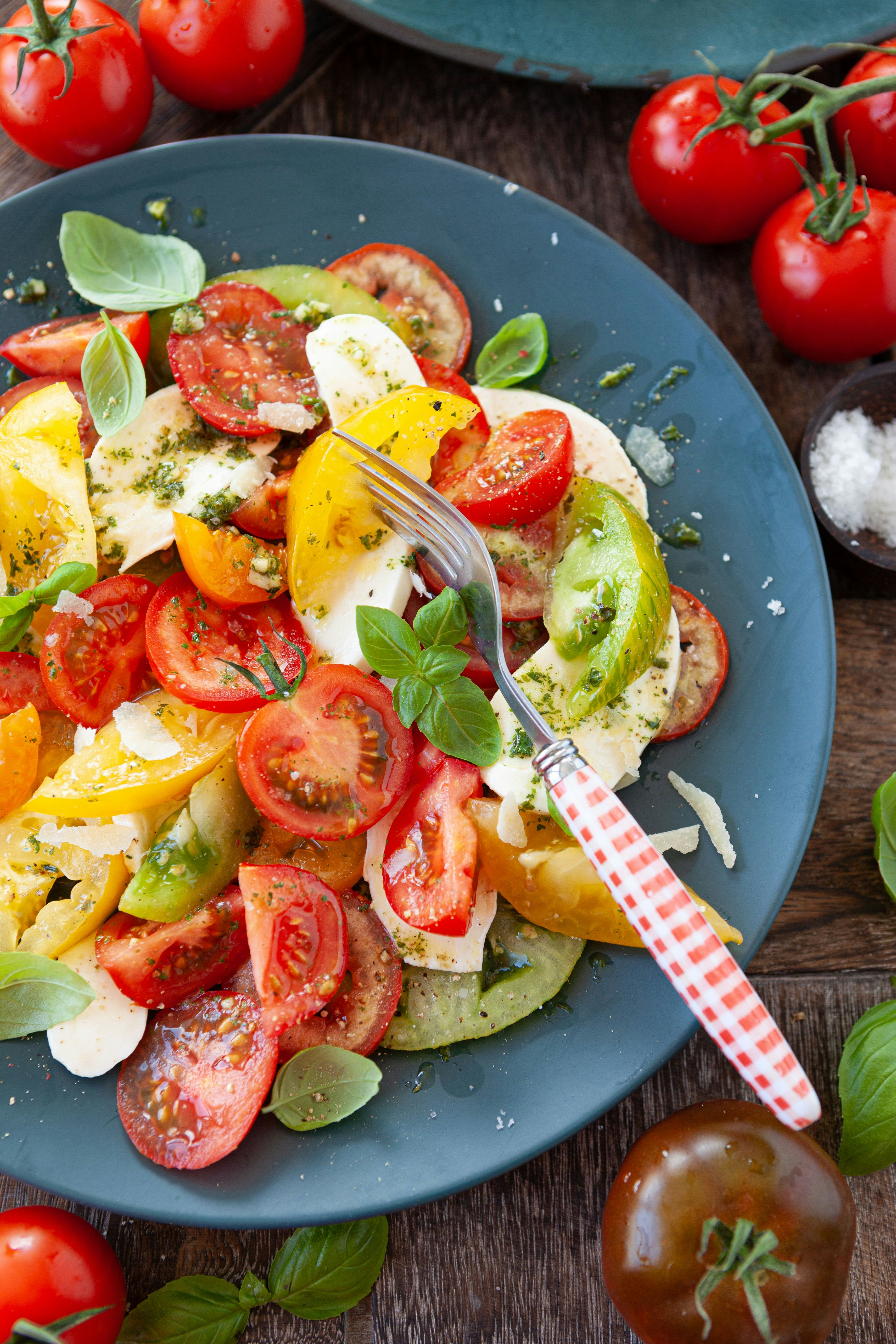 Der beste Tomatensalat der Welt: Lecker, leicht und so schnell gemacht