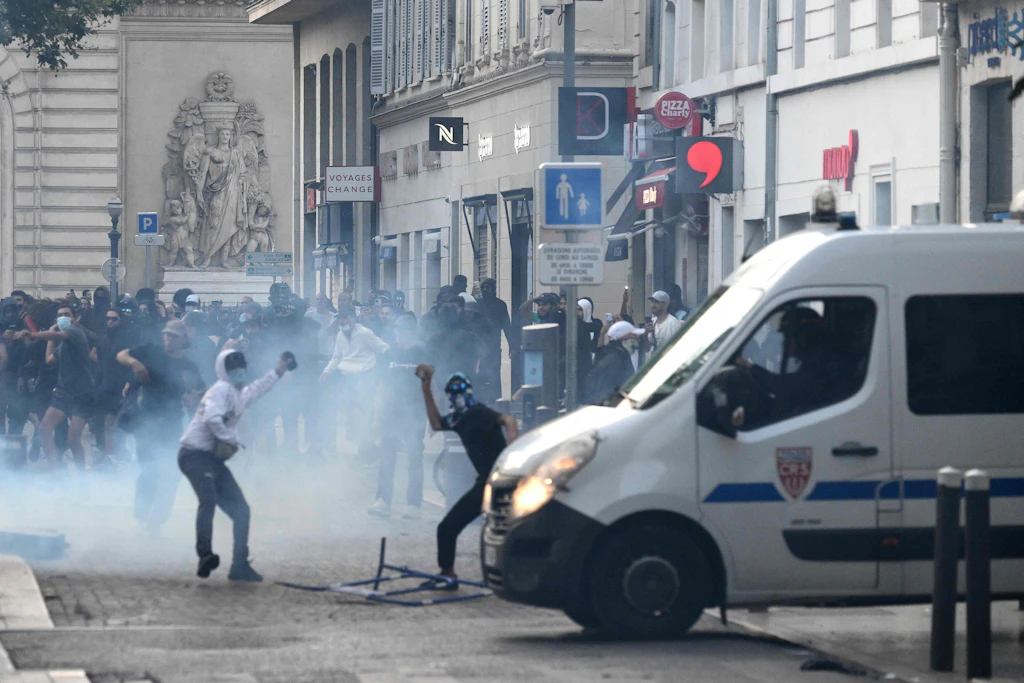 Chaos und Gewalt: Frankreich brennt – 45.000 Polizisten im Einsatz ...