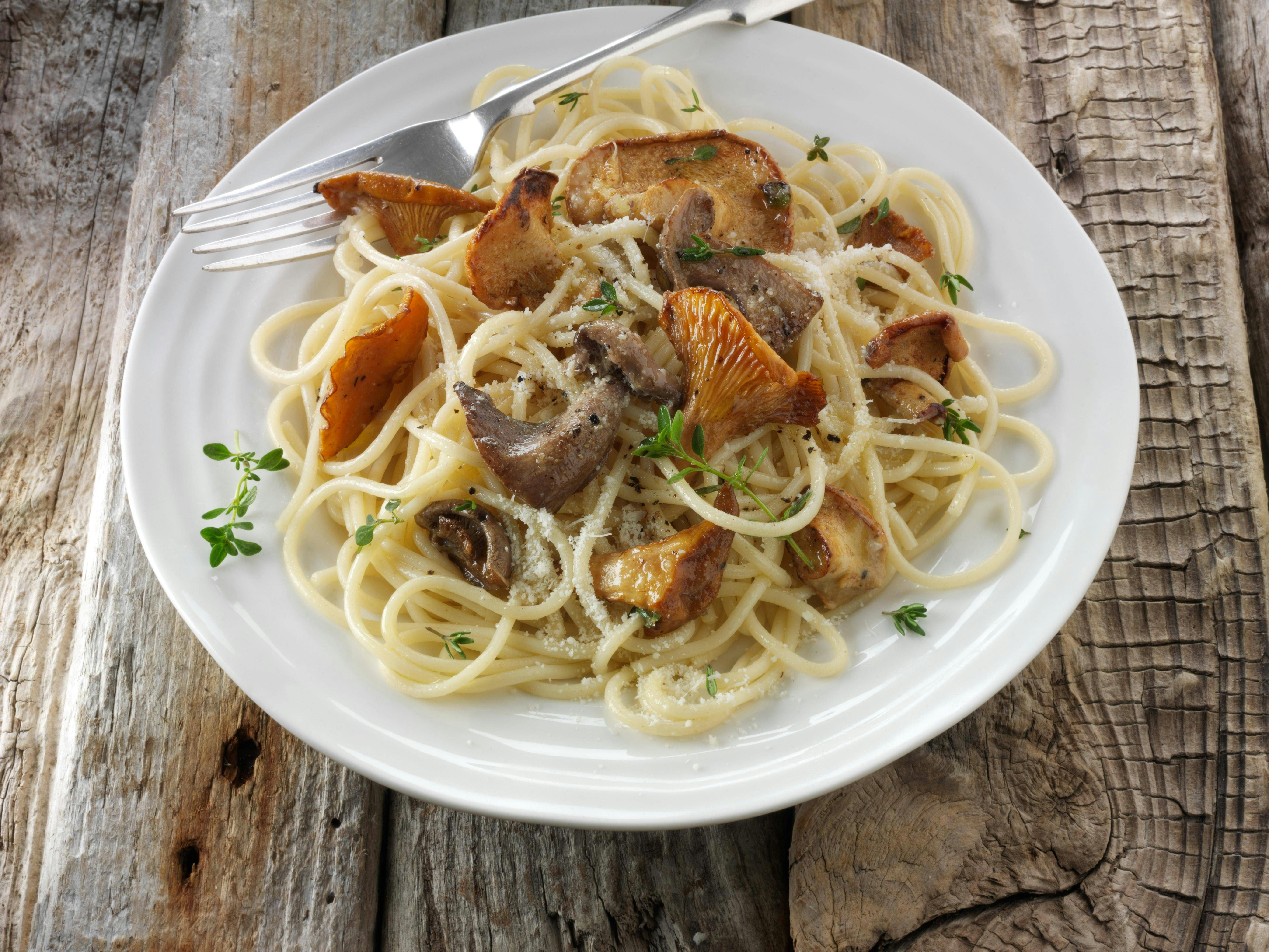 Pfifferlinge auf Spaghetti mit Parmesan: Lecker und so leicht zuzubereiten