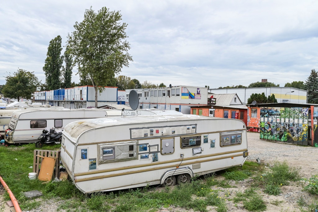  Karlshorst: Hönower Wiesenweg 24: In dem Containerdorf gibt es seit Ende Oktober keinen Strom mehr. Nun steht die Räumung bevor.