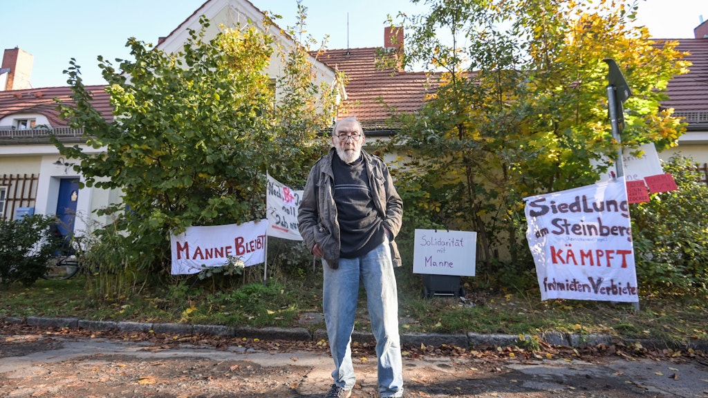 In dem Haus, vor dem Manfred Moslehner steht, wurde er auch geboren. 