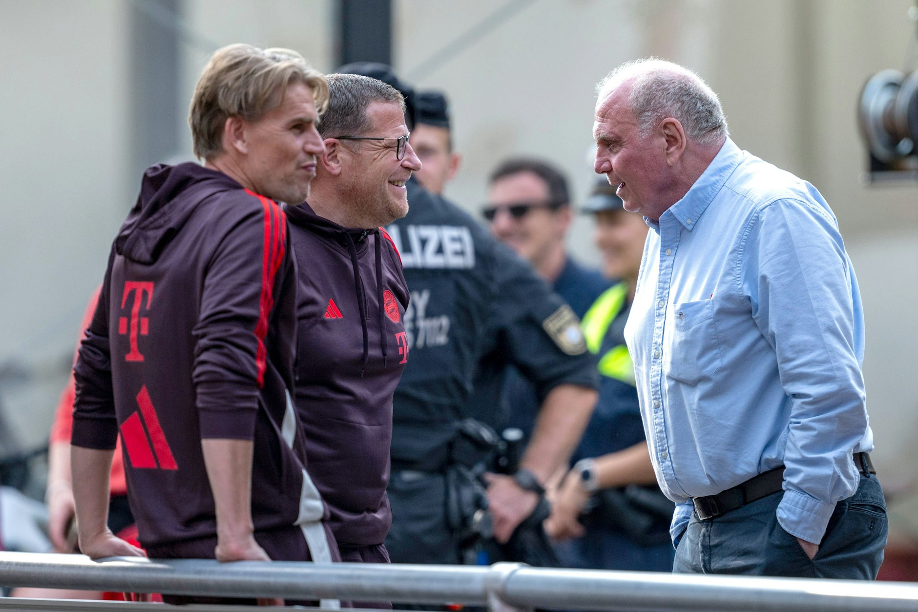 Max Eberl (51) und Sportdirektor Christoph Freund (48) führen beim FC Bayern die Verhandlungen. Das letzte Wort hat offenbar aber weiter Uli Hoeneß (73, v.l.)