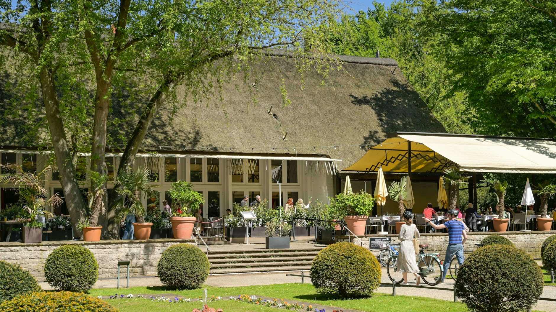 So sah das Teehaus im Berliner Tiergarten vor dem Brand aus.