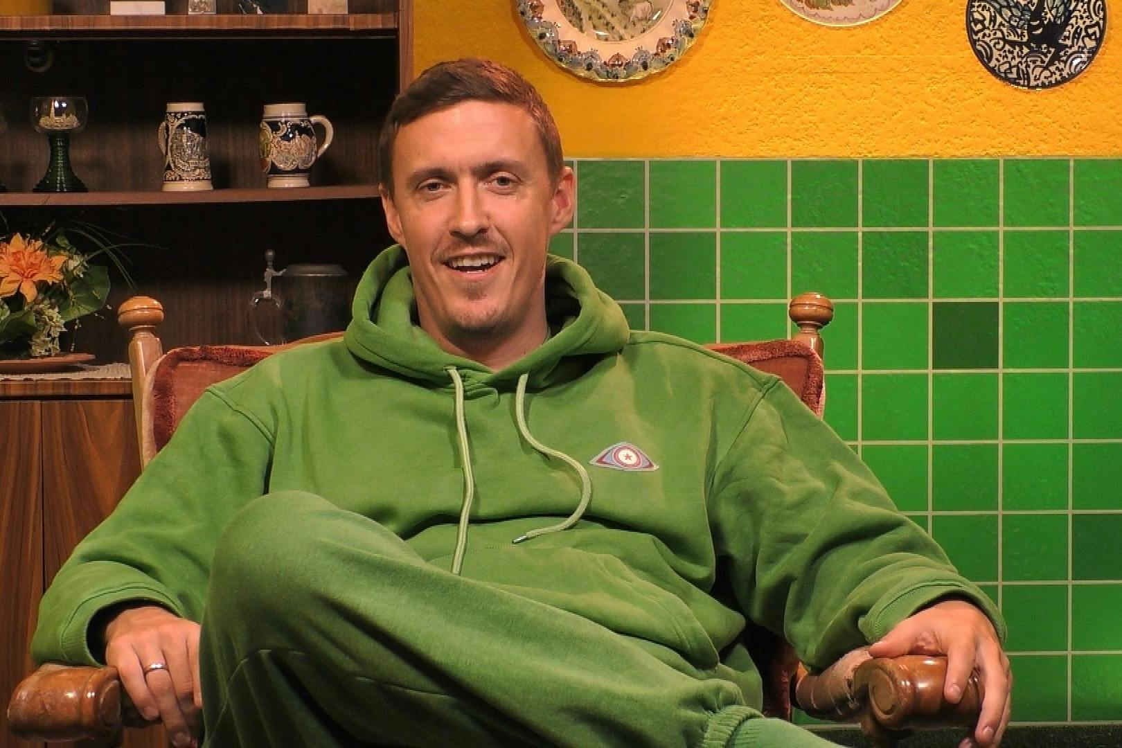 Ex-Fußball-Profi Max Kruse (37) nahm zuletzt bei „Promi Big Brother“ teil und plauderte dort aus dem Nähkästen, wie viele Millionen er beim VfL Wolfsburg kassierte.