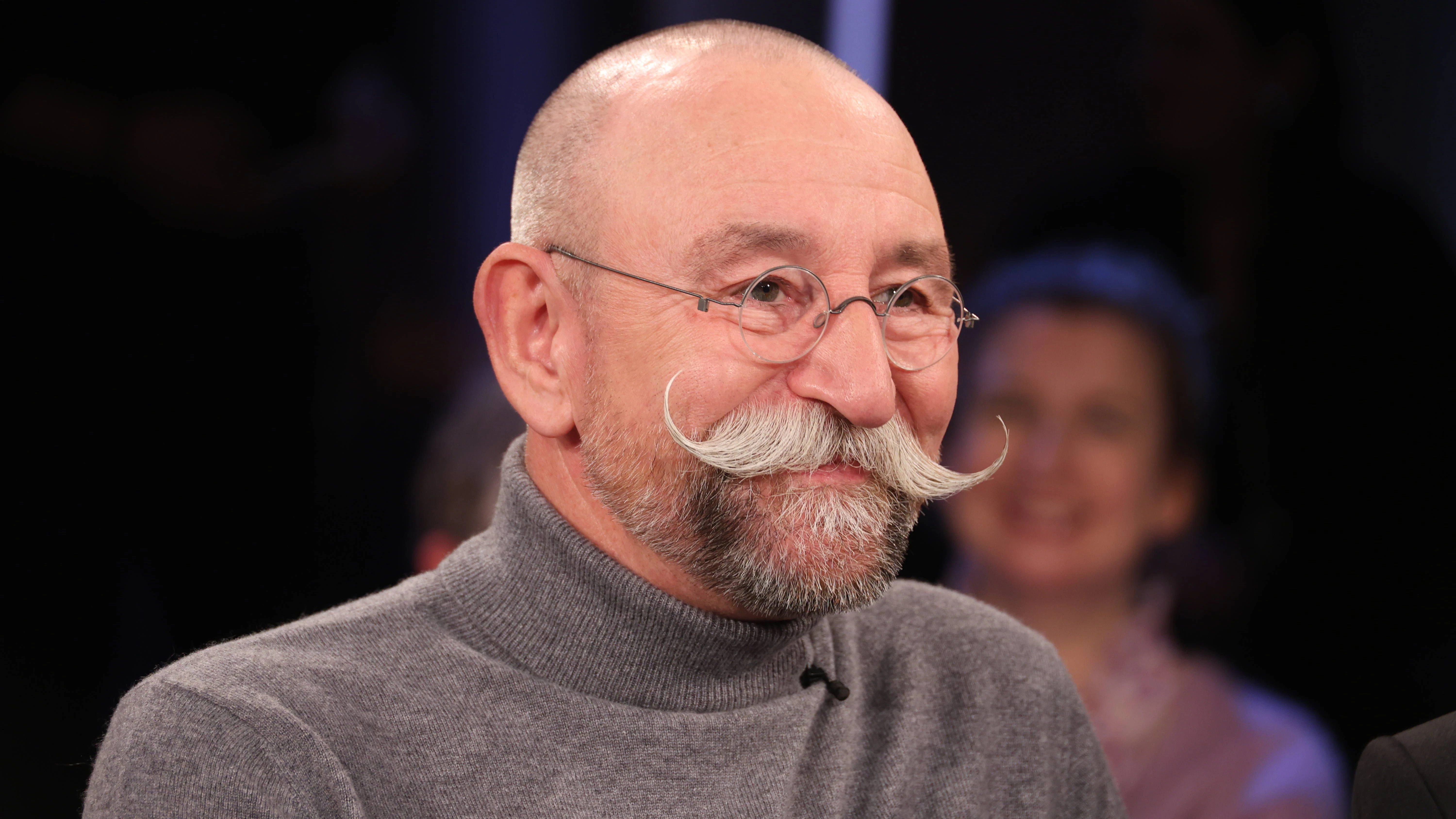 Auch Horst Lichter wurde bereits für tot erklärt - der Star aus „Bares für Rares“ ist aber wohlauf.