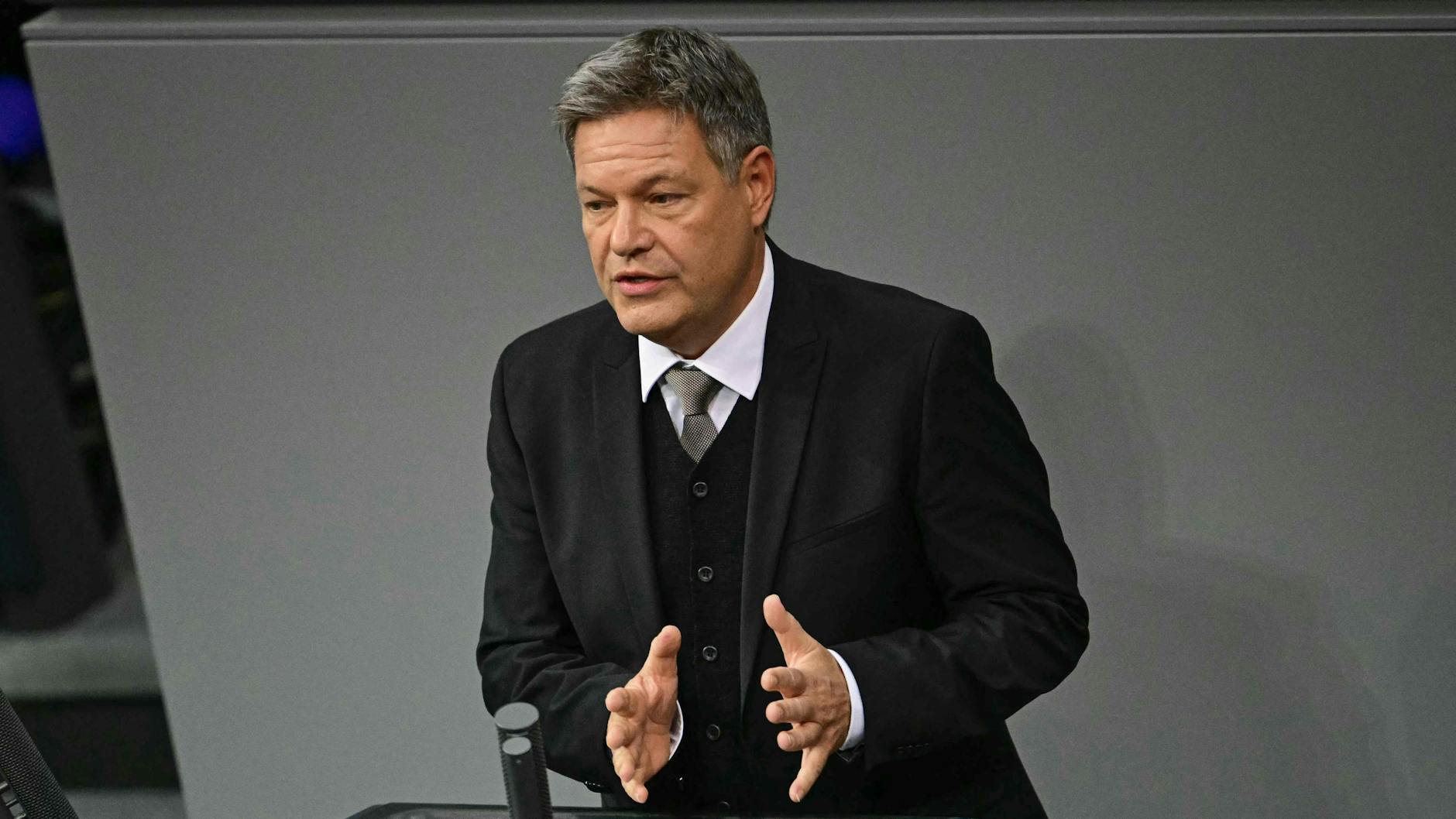 Ein typischer Auftritt von Robert Habeck im Bundestag.