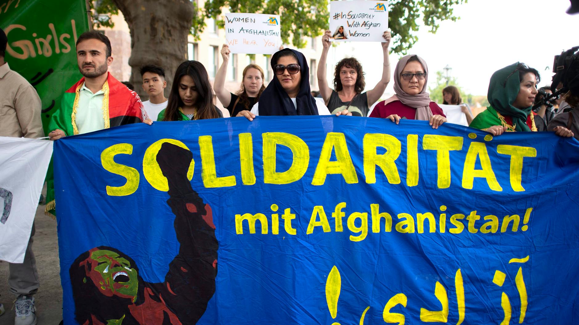 Demonstration in Berlin für afghanische Ortskräfte.