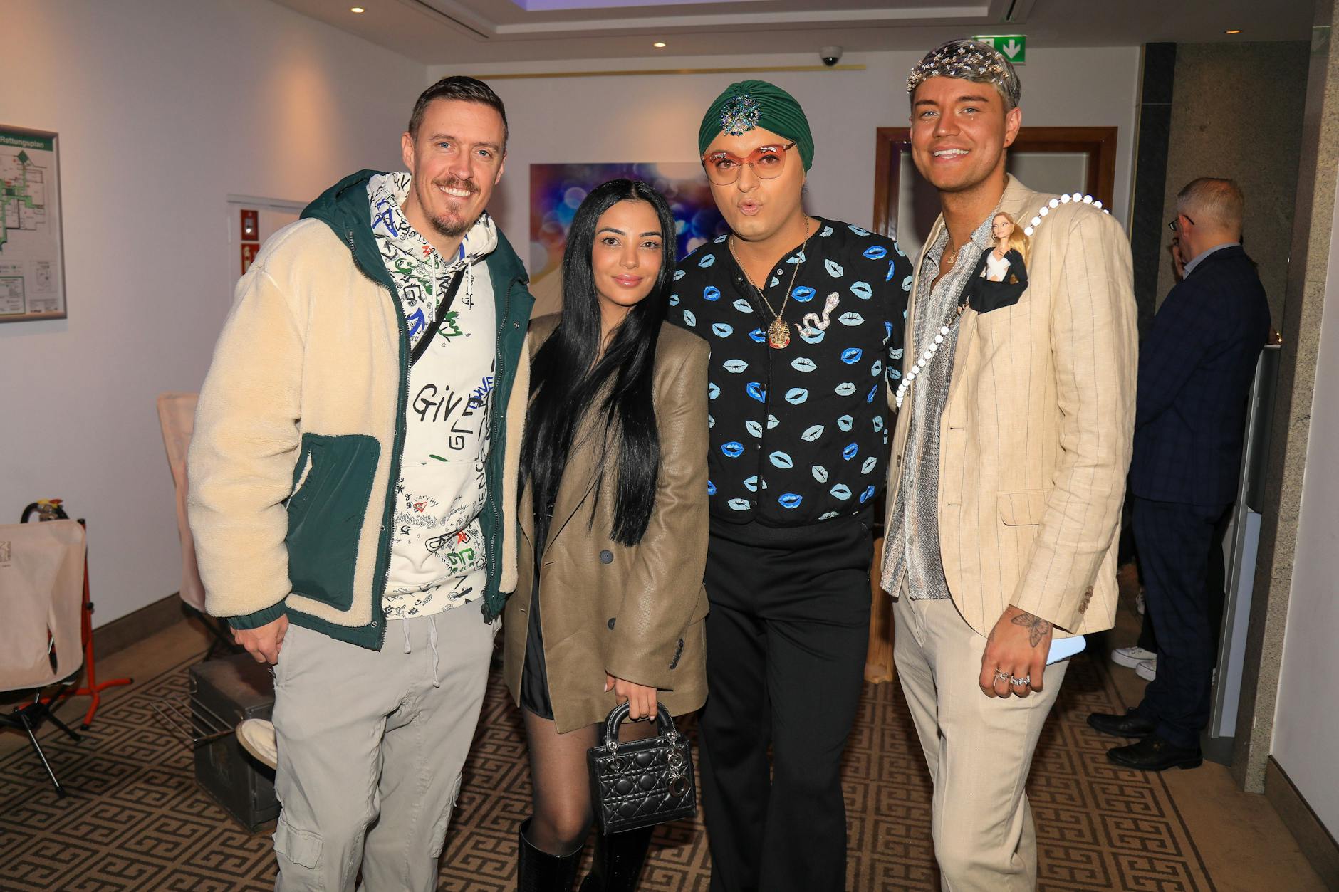 Max Kruse, Dilara Kruse, Julian F. M. Stoeckel und Marcell Damaschke (v.l.n.r.) im April 2025 beim Public Viewing in Berlin – Roaya Soraya durfte nicht kommen.