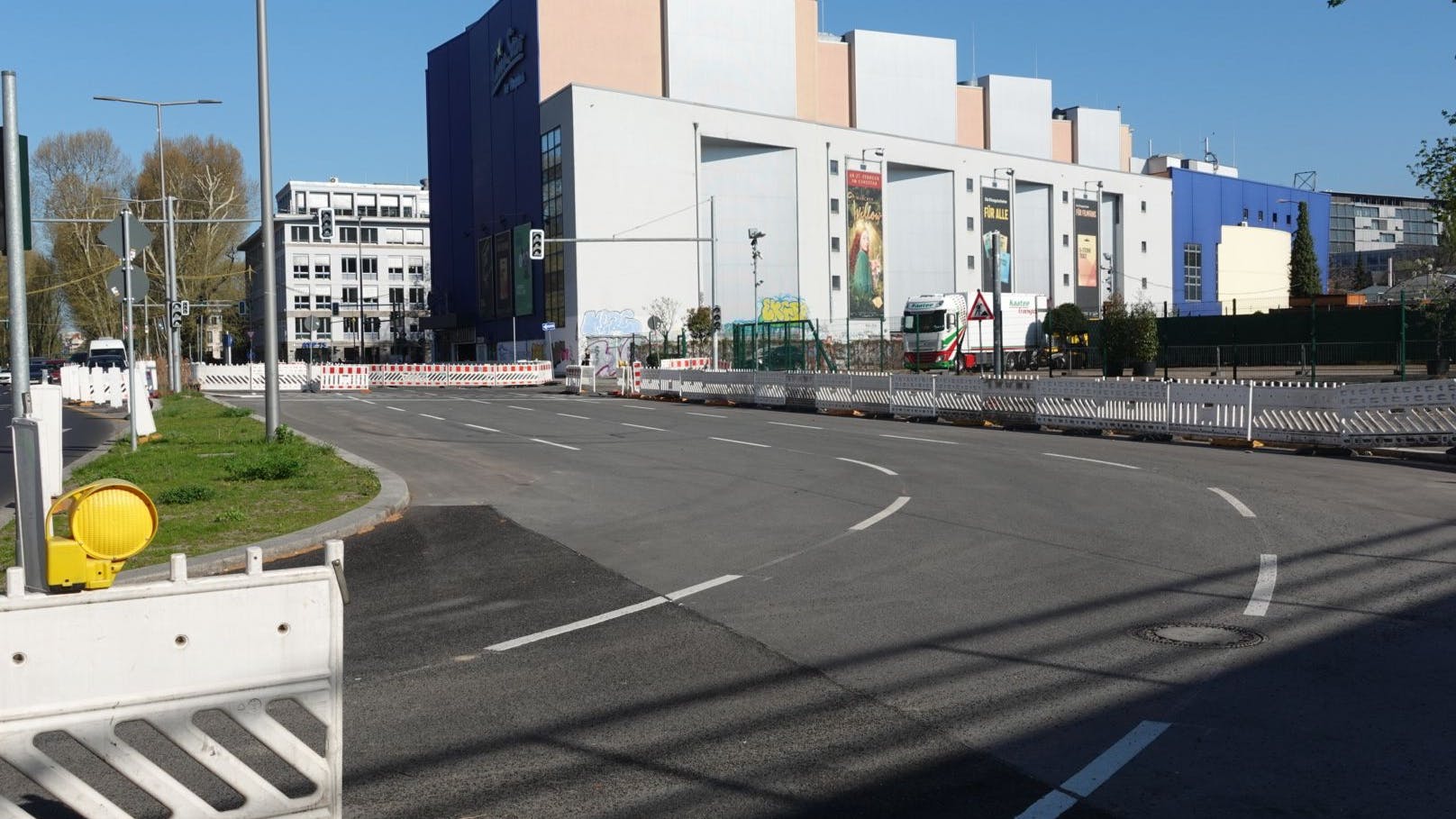 Hier wird der Verkehr von der Autobahn auf die Straße am Treptower Park fließen.