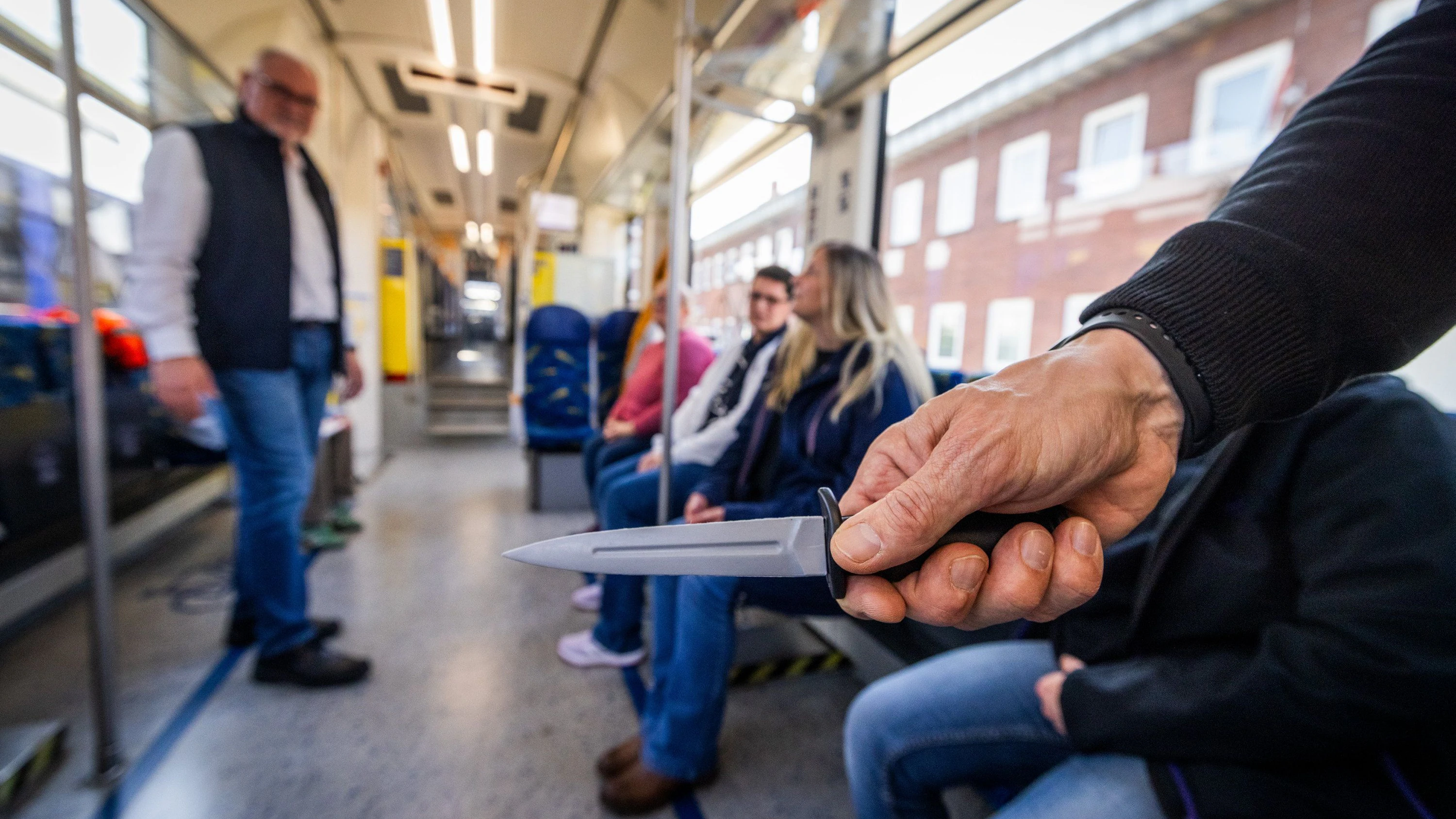 In Berlin hat die Polizei im vergangenen Jahr 3412 Taten und Drohungen mit Messern im öffentlichen Raum erfasst.