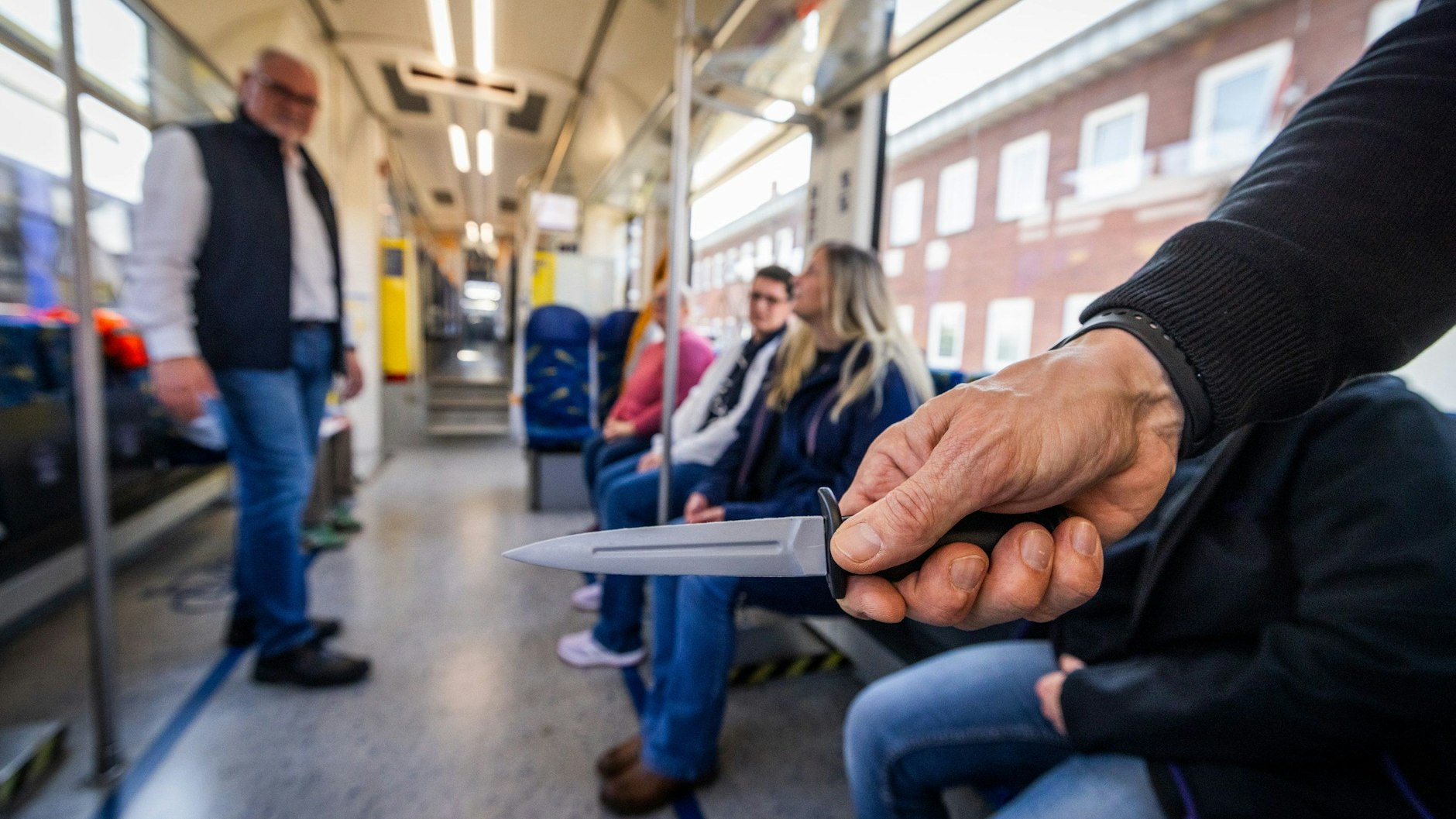 In Berlin hat die Polizei im vergangenen Jahr 3412 Taten und Drohungen mit Messern im öffentlichen Raum erfasst.