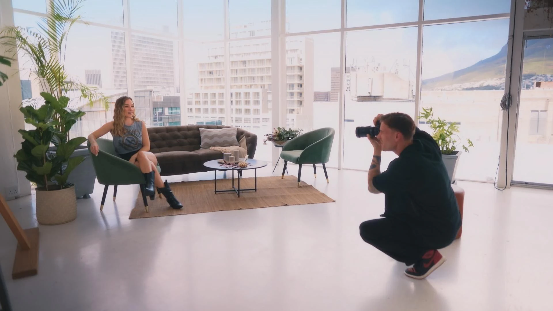 Fotograf Felix Stein setzt als RTL-Bachelor Kandidatin Mareike in Szene.