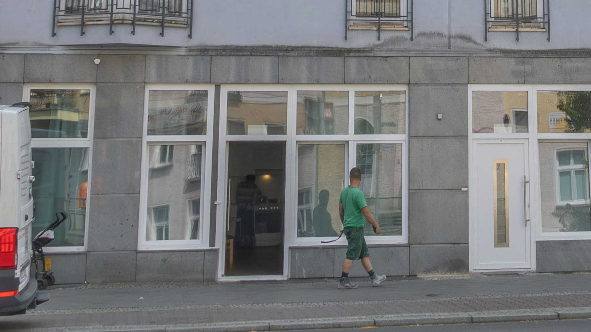 Das Horrorhaus von Köpenick: Dies ist eines der umgebauten Ladenlokale, in denen Flüchtlinge und Obdachlose untergebracht wurden.