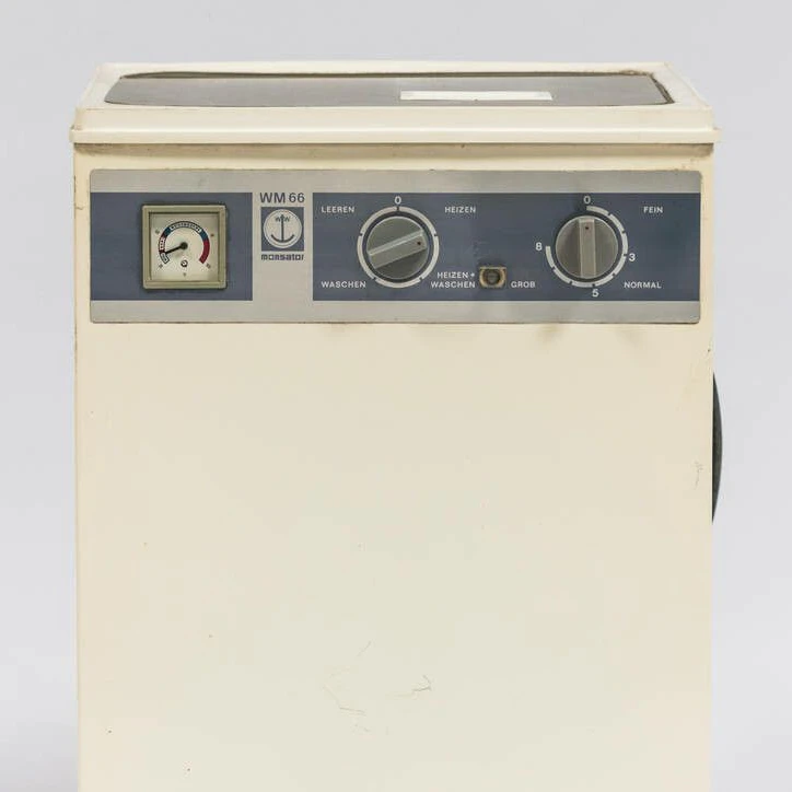 Die Waschmaschine WM 66 war zu DDR-Zeiten in vielen Haushalten zu finden. Heute ist sie reif für das Museum: Dieses Exemplar kommt aus dem DDR Museum Berlin.